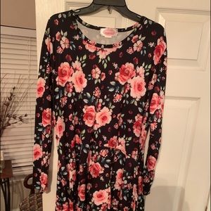 Sweet modest long floral shark bite top